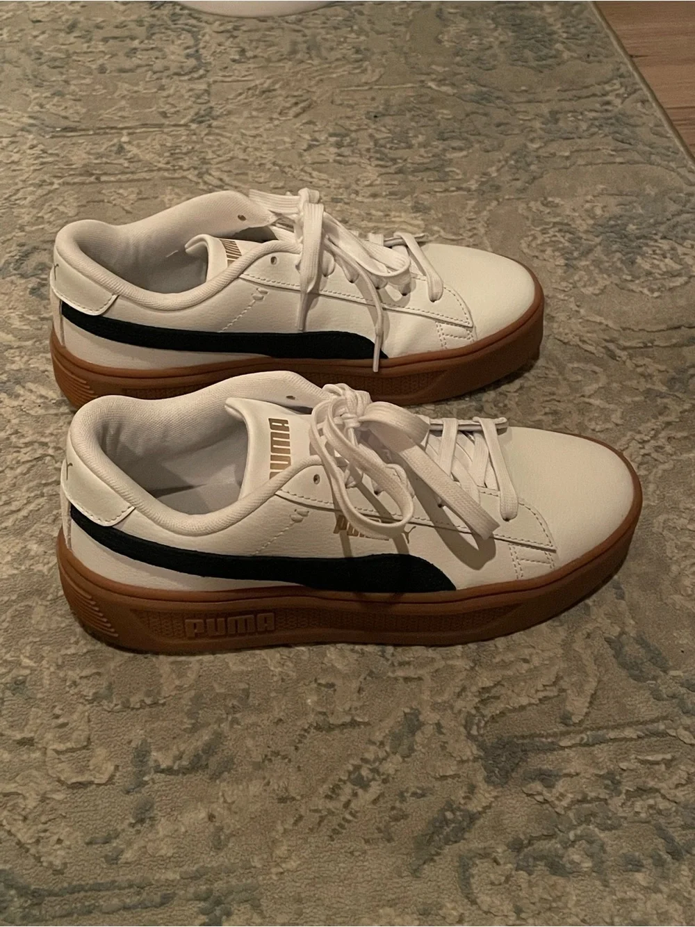 Puma White Black Gum Sole Platform Women's Athletic Sneakers 8.5 worn 1 time